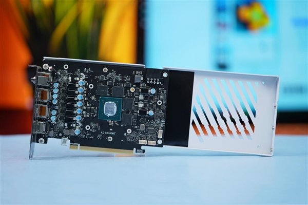 高颜值波普风!七彩虹RTX 4060 Ti Ultra W OC显卡图赏