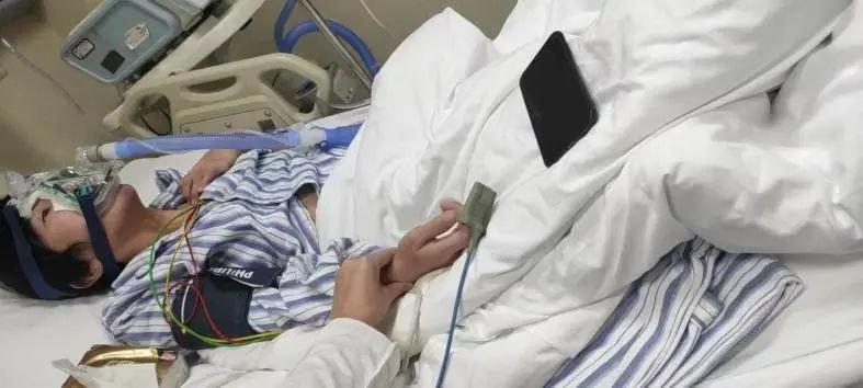 住院中的薇薇(受访者供图)