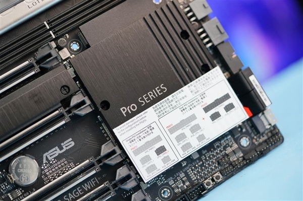 36相极致供电!华硕Pro WS TRX50-SAGE WIFI主板图赏