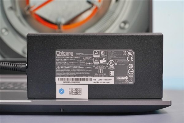 八核酷睿+满血RTX 3060!机械革命极光Pro图赏