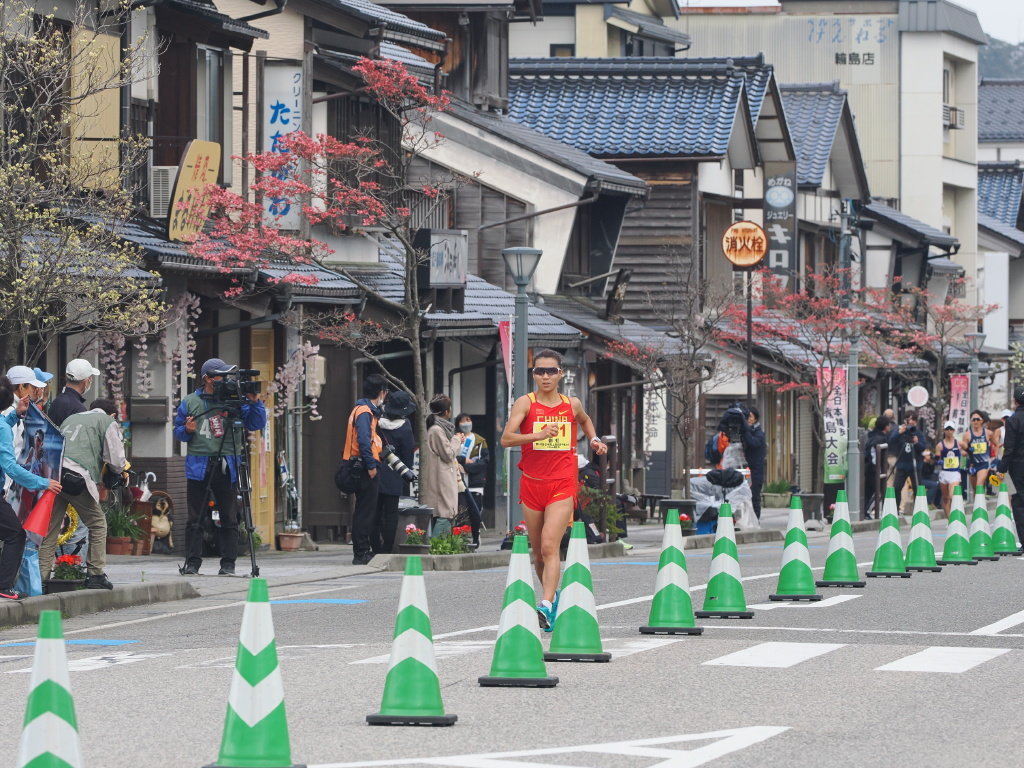 刘虹在比赛中。
