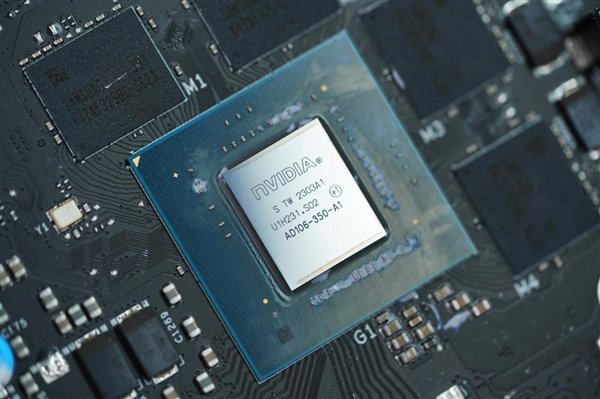 高颜值波普风!七彩虹RTX 4060 Ti Ultra W OC显卡图赏