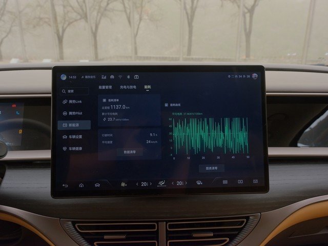 脚踢埃尔法拳打艾维亚,腾势D9 EV体验报告
