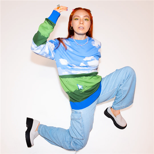 微软推出2023款“丑”毛衣:基于WinXP经典蓝天白云壁纸