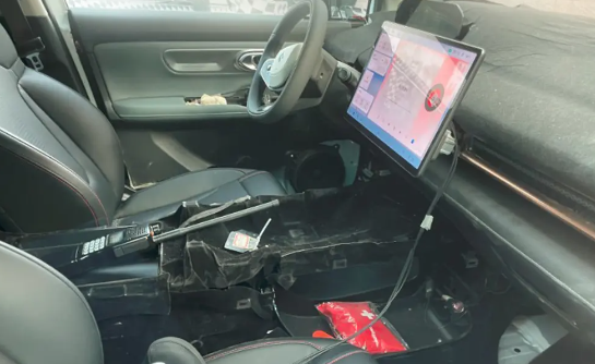 3排6座+高阶辅助驾驶:昊铂全新纯电大型SUV谍照曝光