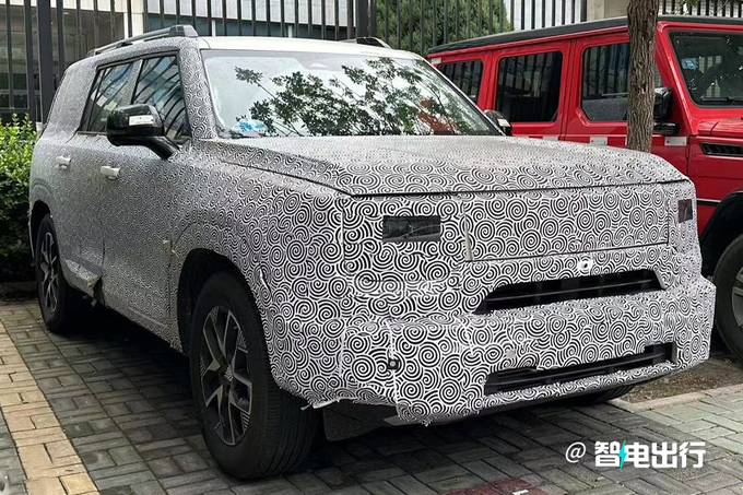 北京越野新SUV实拍或命名BJ50 搭承载式车身-图3