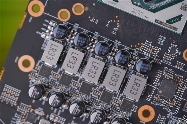中国特供!蓝宝石AMD RX 6750 GRE 10GB白金版图赏