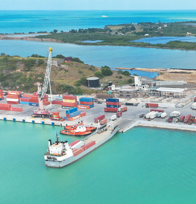 安提瓜和巴布达圣约翰深水港鸟瞰图。谢佳宁 鲁孟昊摄影报道