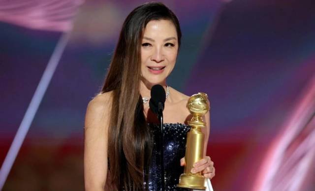 ● 此前，杨紫琼凭借《瞬息全宇宙》获得第80届美国电影电视金球奖电影类音乐/喜剧类最佳女主角