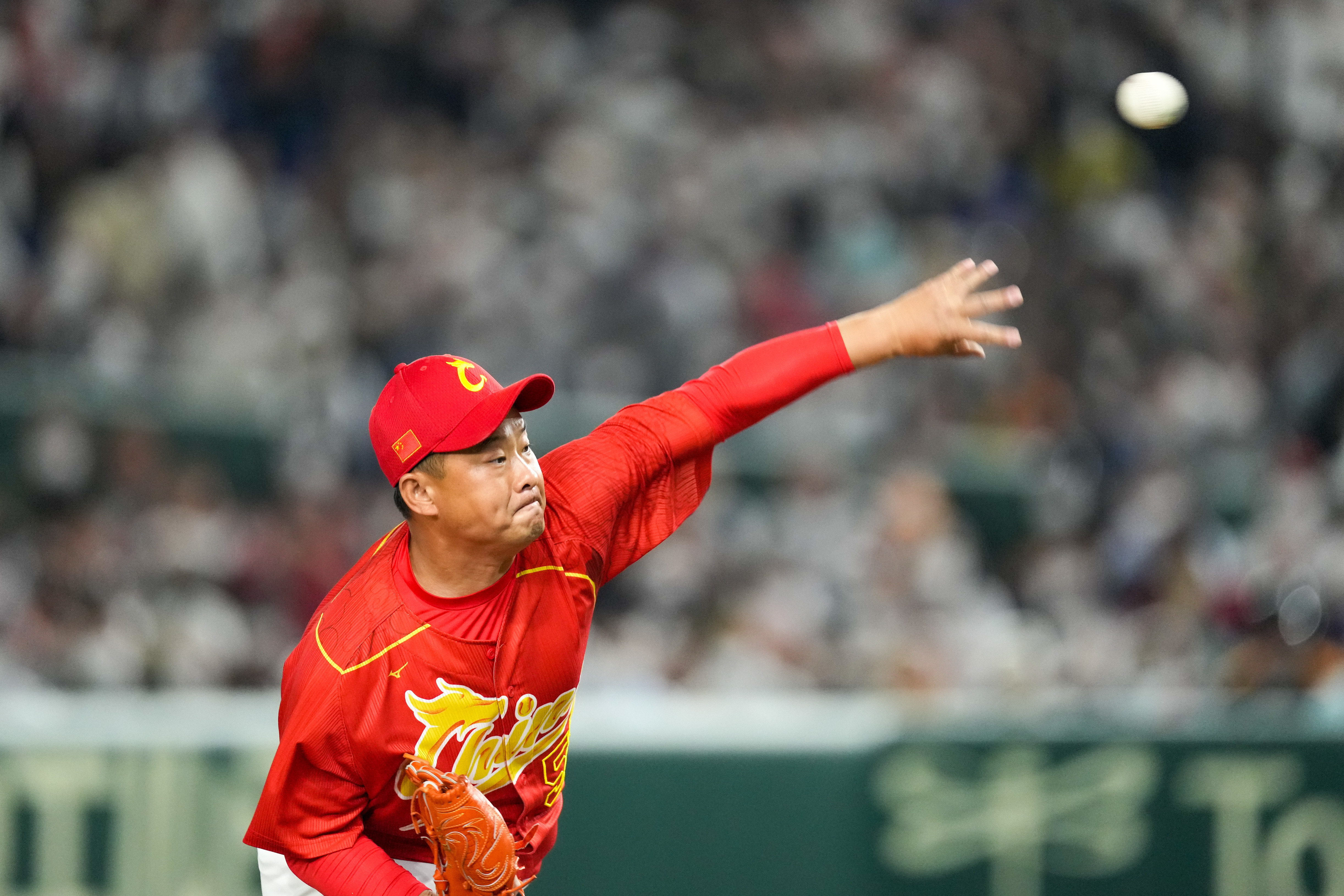 3月9日，中国队选手苏长龙在比赛中投球。新华社记者 张笑宇 摄