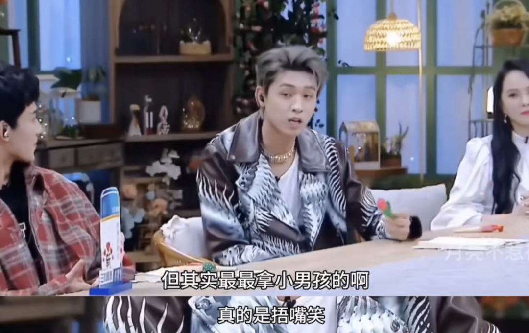 谁懂,他俩一直偷摸手拉手诶 谁懂,他俩一直偷摸手拉手诶