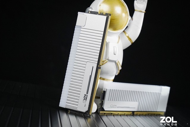 【有料评测】七彩虹CVN银翼DDR5-6000 64GB评测 高容量超频潜力优秀