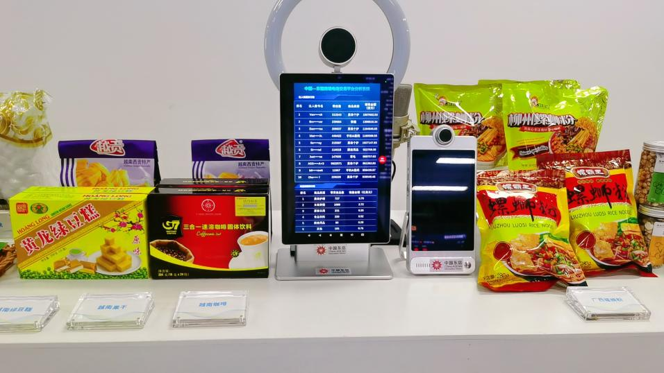 △中国—东盟国家跨境电商热销商品(总台央视记者姚瑶拍摄)