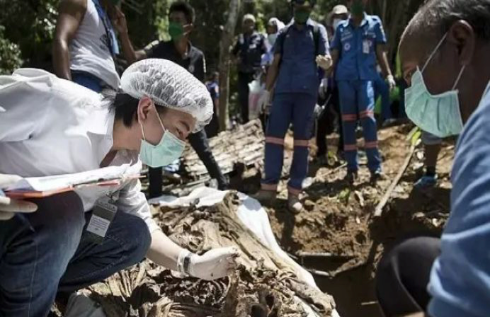 ● 2015年，泰国警方在边境发现的一个藏有30多具尸体的乱坟岗