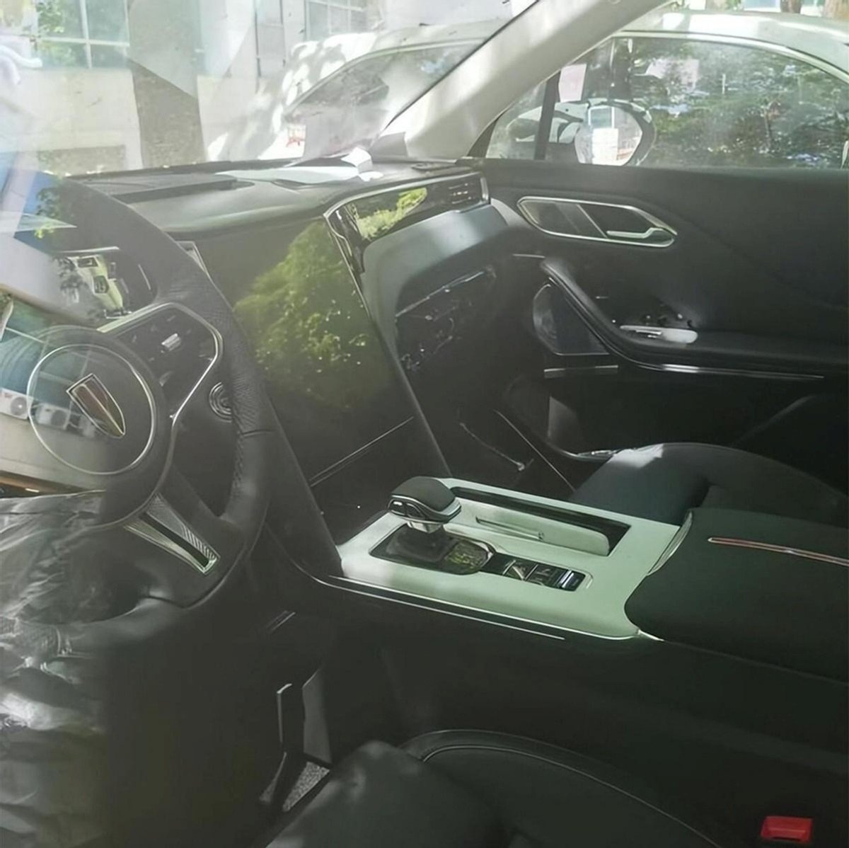 尺寸优于汉兰达 提供5/6/7三种座椅布局 红旗HS6实车曝光