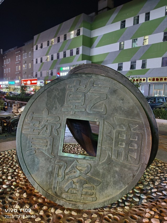 千元机不再怕暗光 vivo Y100夜景拍照实测