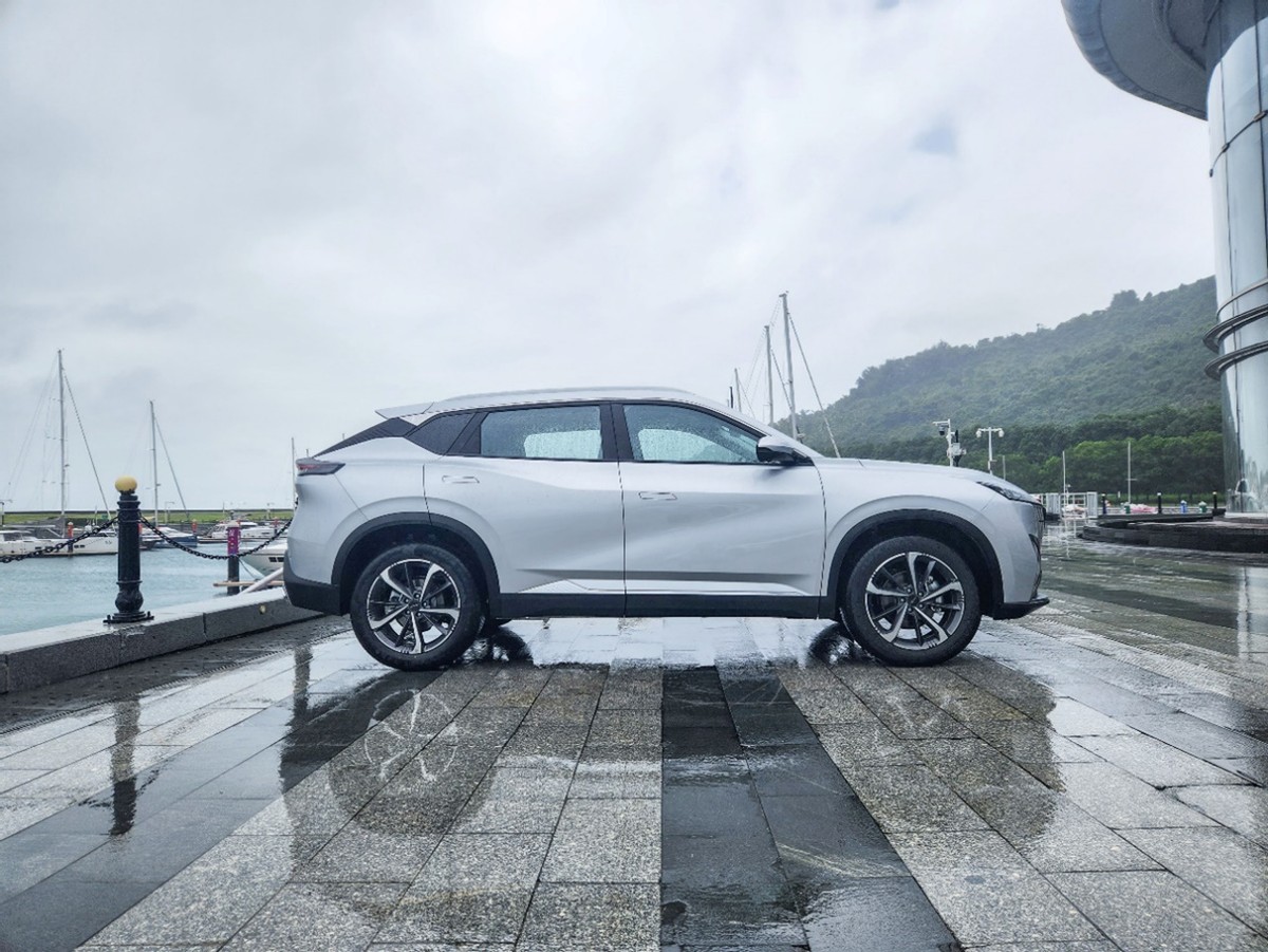 油耗低性能强 比插混划算 东风风神皓瀚DH-i试驾体验