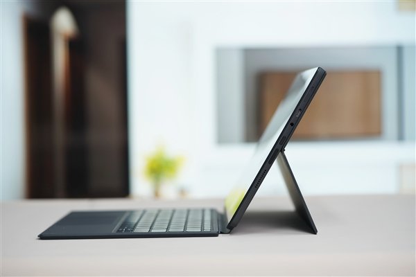 小米首款二合一笔记本!小米笔记本12.4图赏