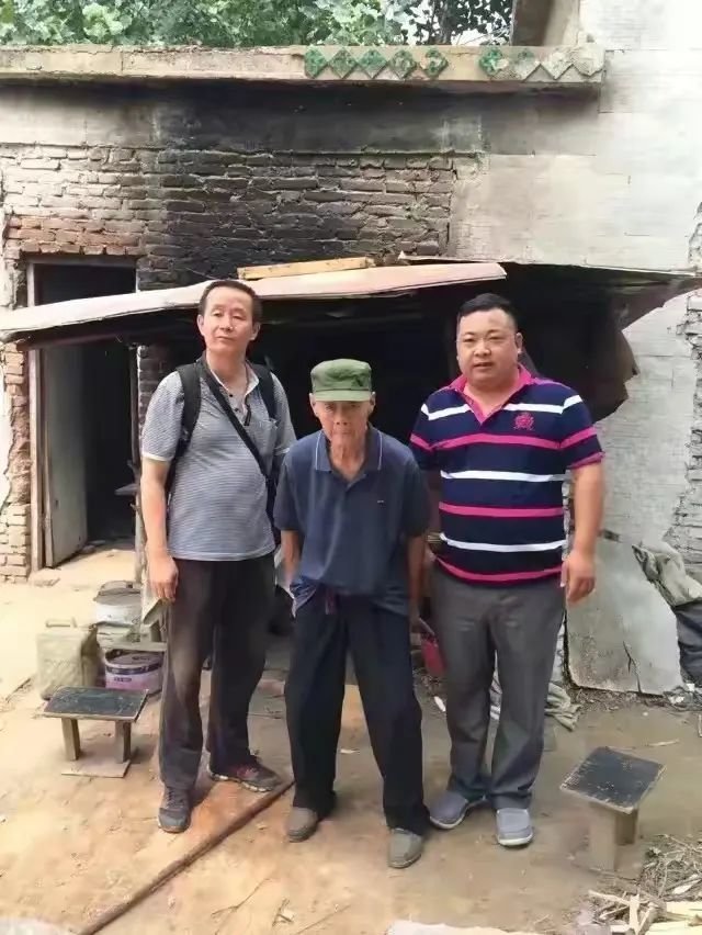 刘红涛帮助流浪老人回家