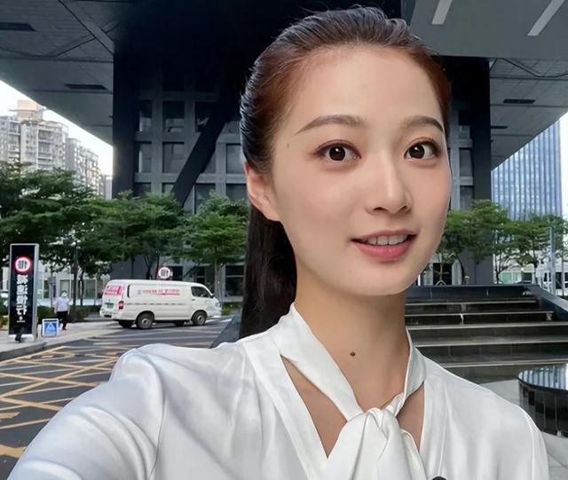 朱迅问冯琳,想不想成为董卿那么优秀的主持人?她回答笑翻了__凤凰网