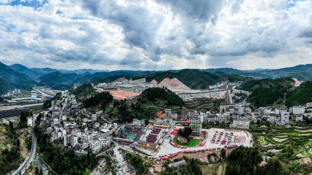 这是2023年10月25日拍摄的台盘村全景（无人机全景照片）。新华社记者 欧东衢 摄