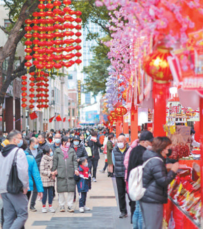 1月15日,广州北京路步行街游人如织。