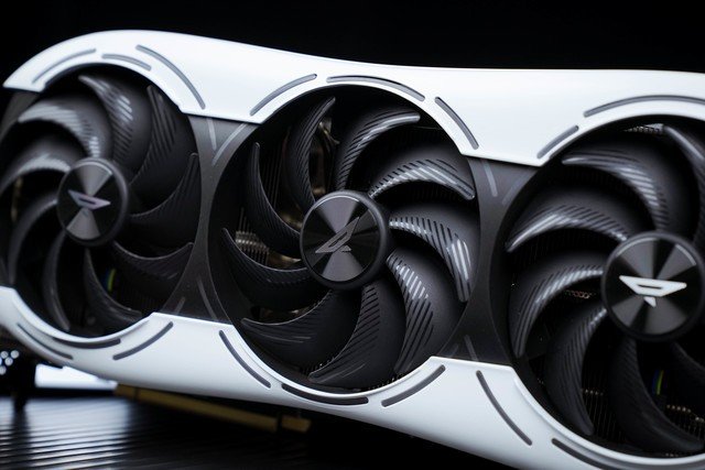 索泰RTX 4090 PGF OC显卡评测 高规新旗舰首秀