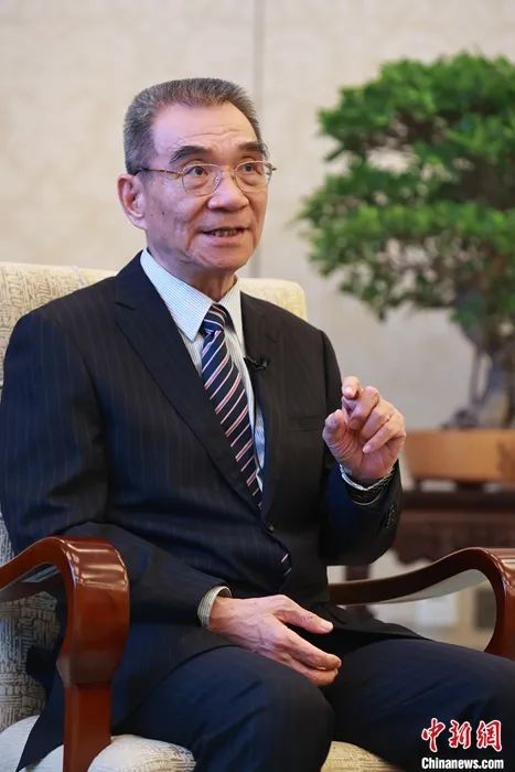 7月12日，林毅夫在北京接受中新社記者專訪，圍繞“一帶一路”倡議，以及當前中國經濟前景和世界經濟形勢等熱點話題進行權威解讀。中新社記者 蔣啟明 攝