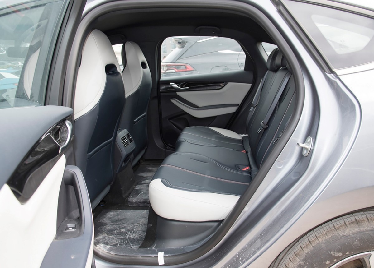 就差1000元 应该怎么选?五菱星光对比秦PLUS DM-i