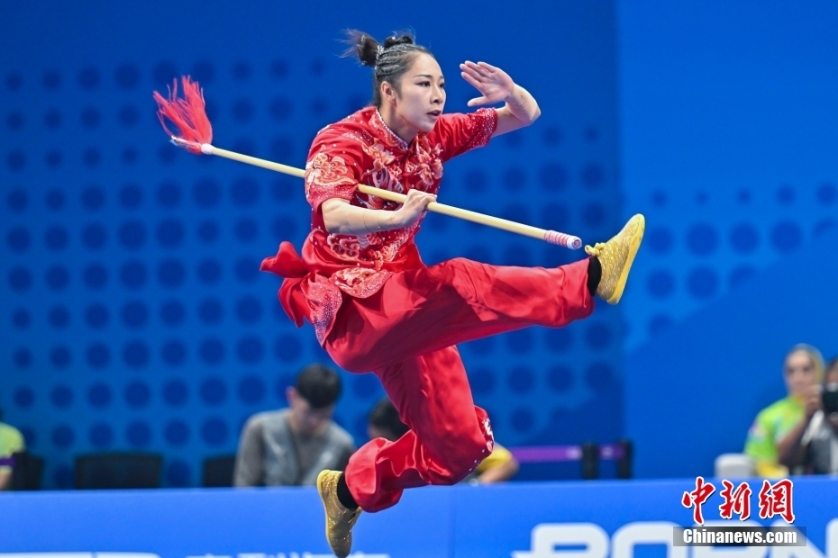 杭州亚运会中国选手赖晓晓获武术女子剑术枪术全能金牌