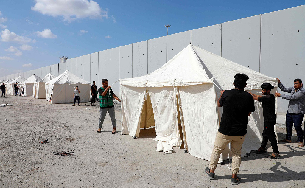当地时间2023年10月19日，埃及，拉法过境点为难民搭建大量帐篷。