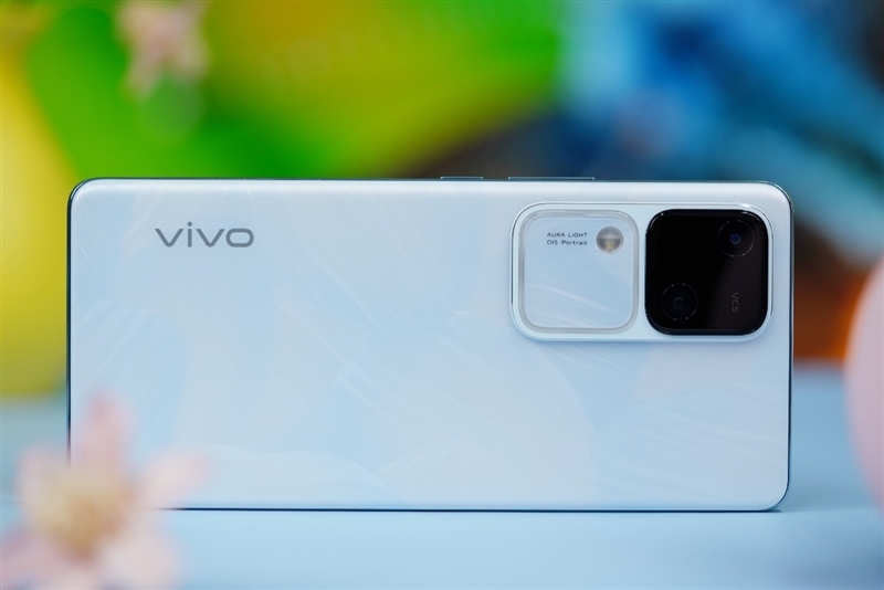 8mm机身下的续航王者!vivo S18评测:5000mAh超薄蓝海电池 轻松用一天半