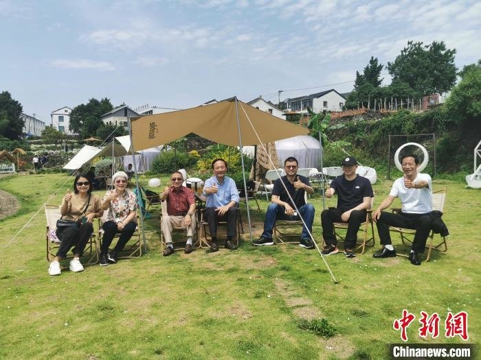 考察现场。 黄继海 摄