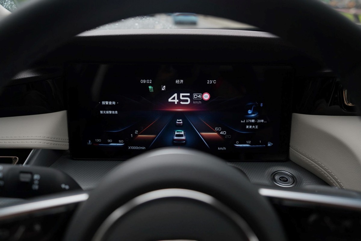 国货之光对比合资老将 全新红旗H5和丰田凯美瑞怎么选?