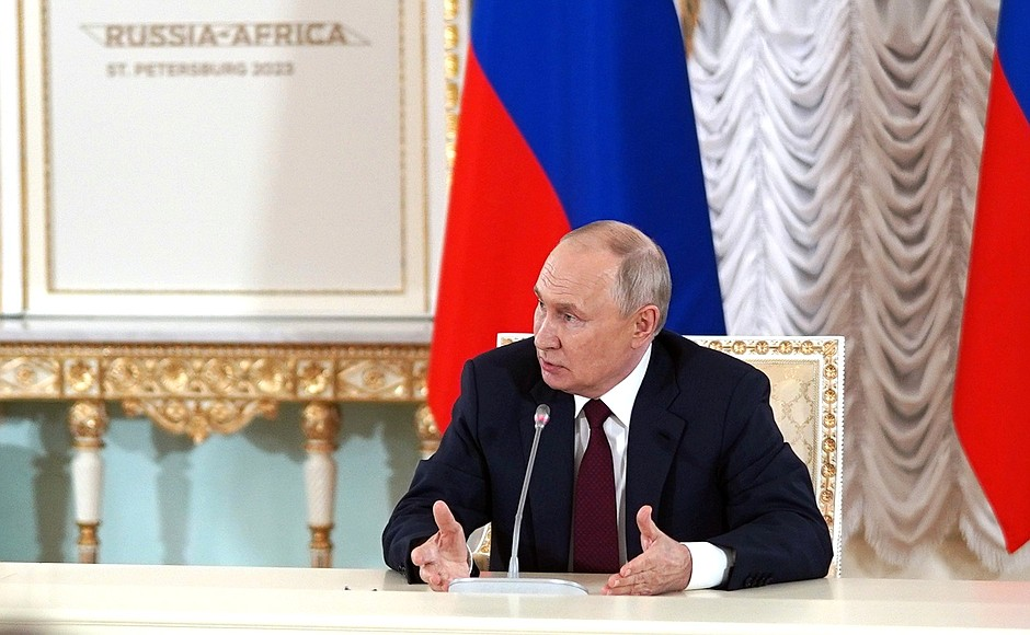 当地时间7月29日，普京在圣彼得堡就俄罗斯-非洲峰会回答记者提问。图源：克里姆林宫网站
