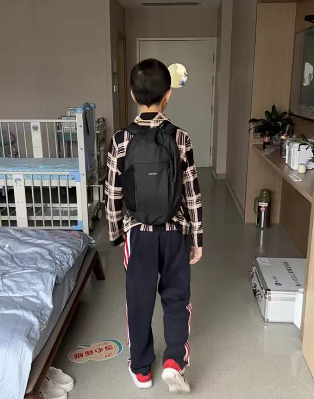 术后两个月，成成回院复查。本文图片 浙江大学医学院附属儿童医院 供图