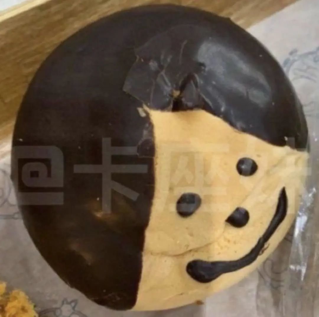 卡座妹的头像是小时候的娃娃脸蛋糕