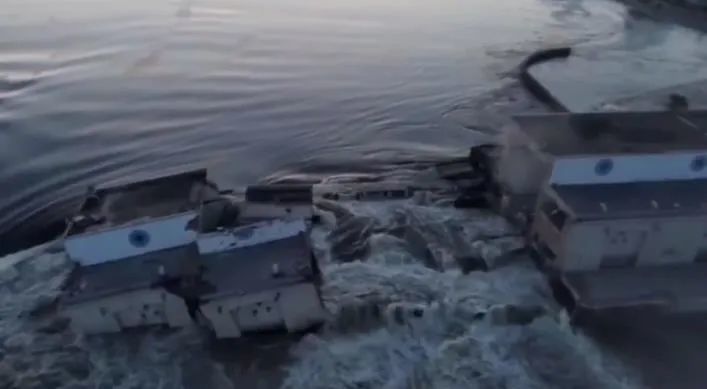 ◆卡霍夫卡大坝被炸毁后淹没战区。