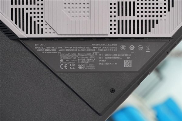 18英寸大屏+RTX 40系显卡!ROG枪神7 Plus超竞版图赏