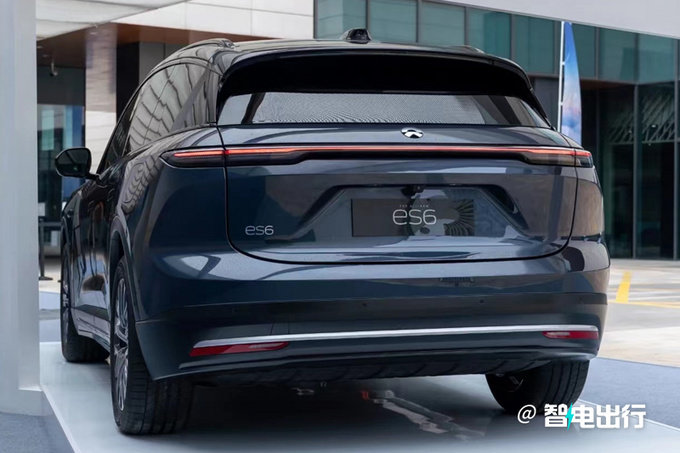 全新es6新增专属外观色银河紫,前脸采用分体式灯组,车侧前翼子板处配