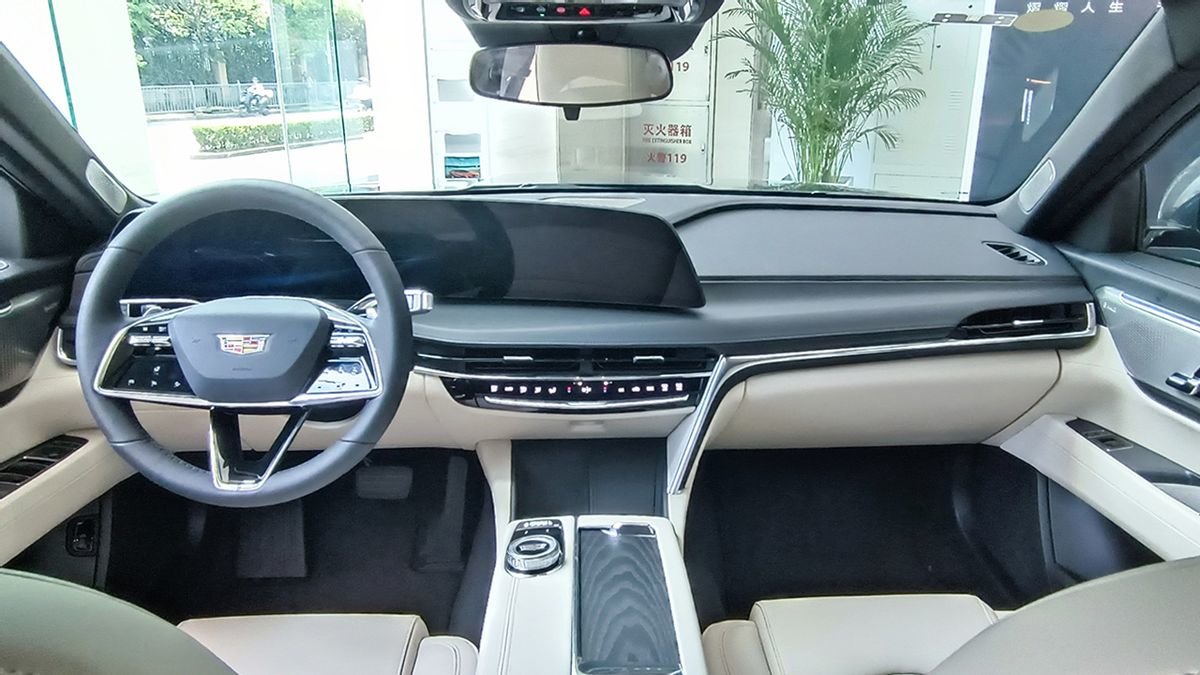 差不多的价格,选TA还是宝马3系?凯迪拉克CT6到店实拍