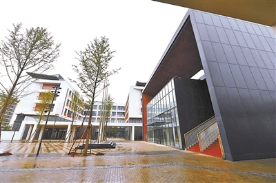 北京四中雄安校区已经交付,全新的校舍功能齐全