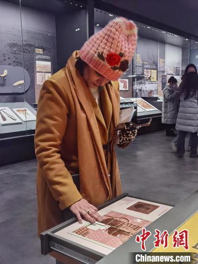 12��14�գ��ͻ�˹̹AAJ����̨��ɳ�߷�վվ�������ȡ������ڲ���ݳ�����ʷ����ƴͼ��Ϸ������ѩӨ ��