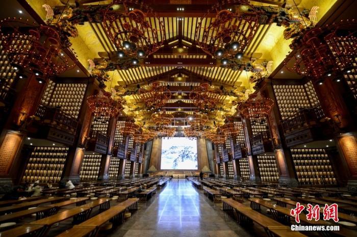 图为大学堂仁厅内景。中新网记者 李骏 摄