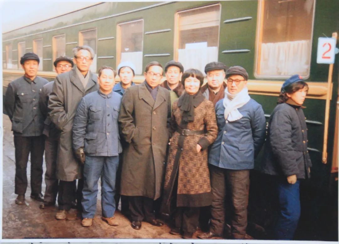 1982年1月叶嘉莹(右三)与南开大学部分教师合影