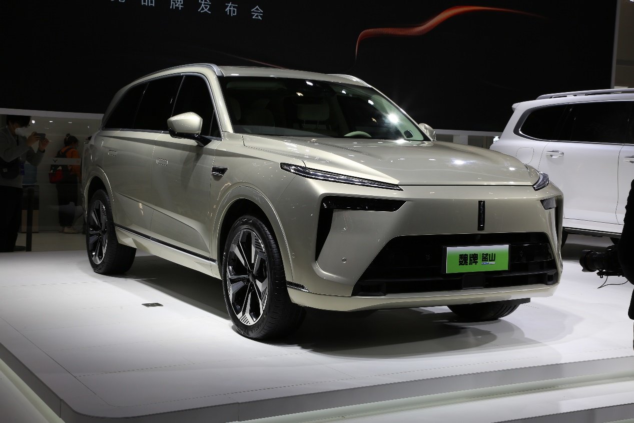 在去年底的广州车展上亮相的魏牌蓝山
