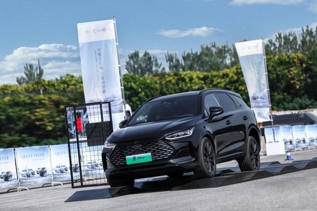 唐EV冠军版试驾体验 云辇-C悬架太舒服