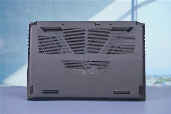 八核酷睿+满血RTX 3060!机械革命极光Pro图赏