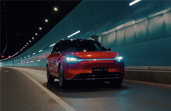 D柱悬挂“鸿蒙智行”Logo:问界M9丹霞橙配色首次官宣