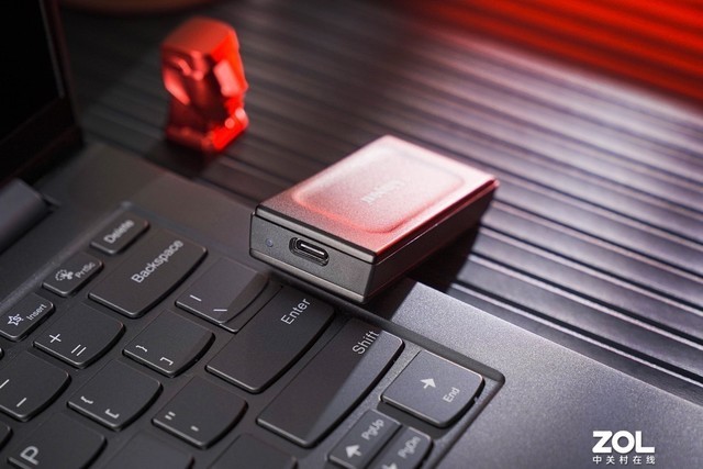 【有料评测】金士顿XS1000移动固态硬盘评测 高速移动存储典范